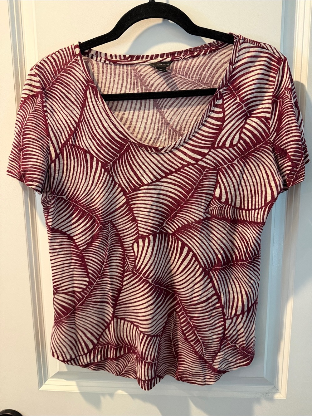 Ann Taylor Short Sleeve Scoop Neck Top - Burgundy & White Leaf Stripe